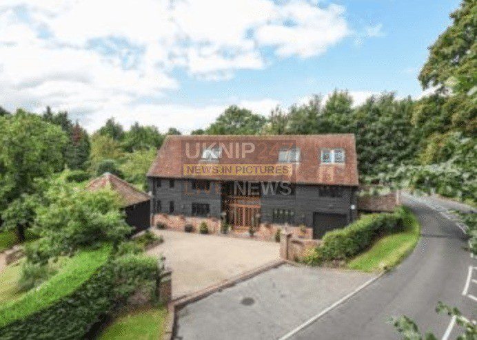 Police Appeal For Dashcam Footage After  Man Approaches School Children In Surrey