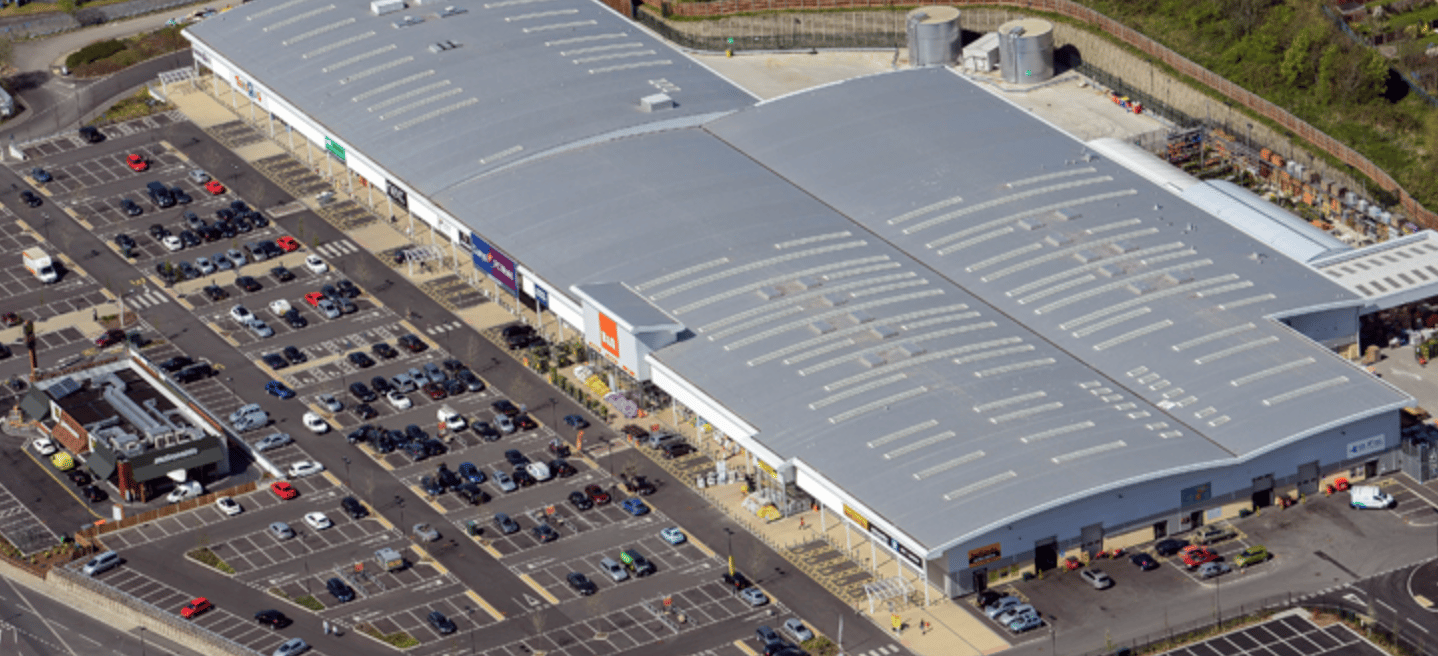 Man With A Gun Is Arrested By Armed Police On Busy Retail Park In South East London