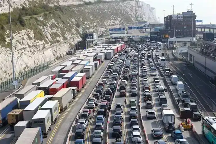 Travel Chaos at Calais: P&O Ferries Issues Urgent Warning Over Long Queues – UKNIP