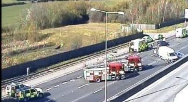 Emergency Services Called After  An Hits Central Barriers On M25  Near To Darenth