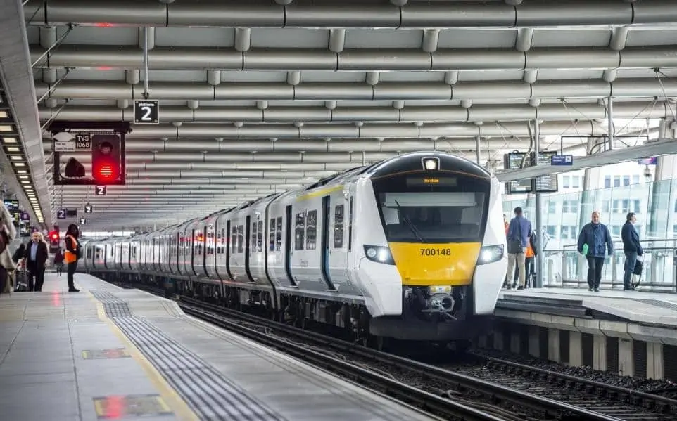 Man Arrested After Teenage Girl Raped in Toilet on Thameslink Train – UKNIP