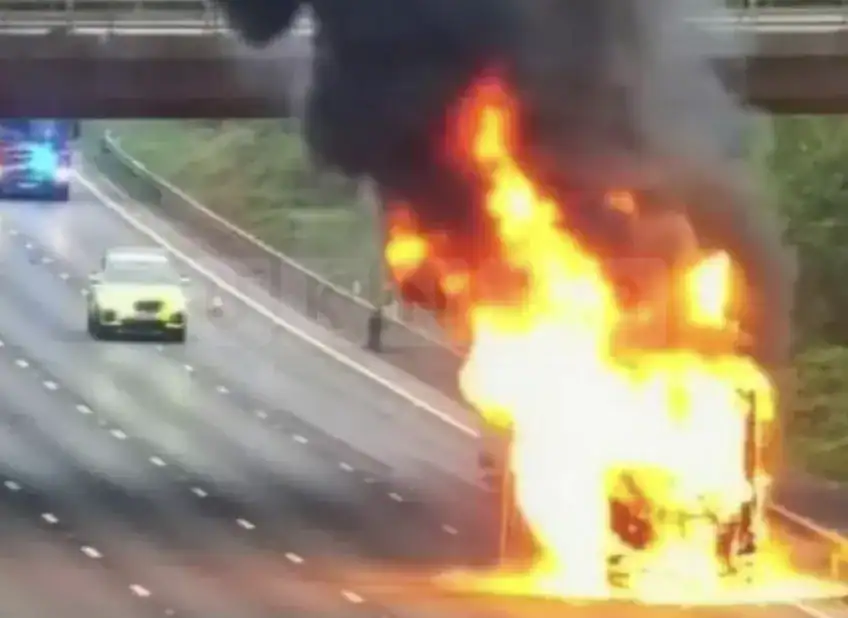 M1 Traffic Delays After Lorry Fire Between Chesterfield and Mansfield – Latest Travel Update – UKNIP