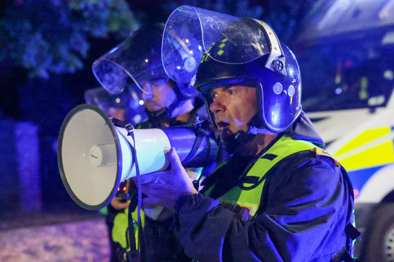 Six Arrested Following Fresh Clashes at Epping Migrant Hotel Protest – UKNIP