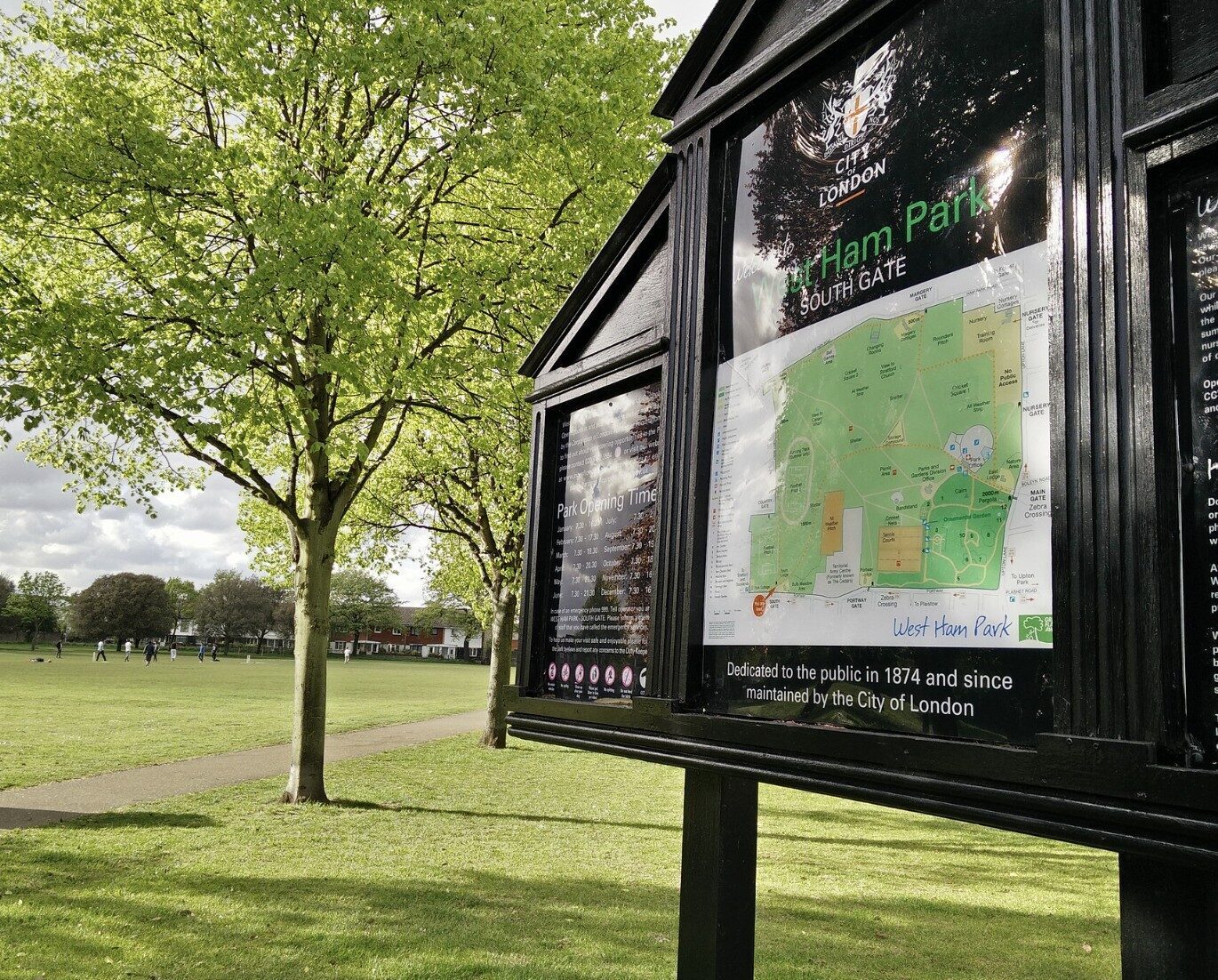 Man Rushed to Hospital After Stabbing in West Ham Park, Newham