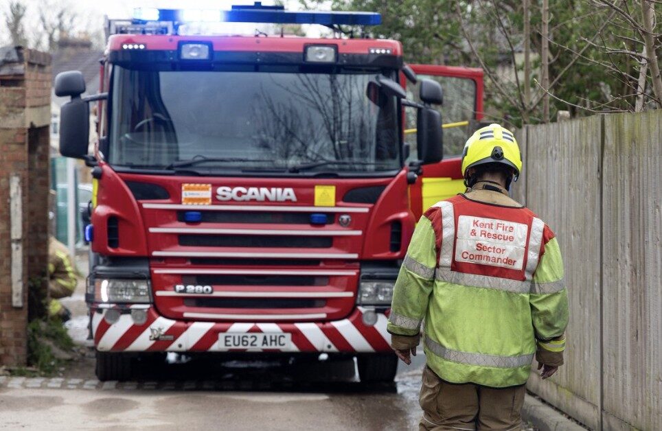 Fencing Blaze Sparks Four-Engine Firefight in Halling, Rochester – UKNIP