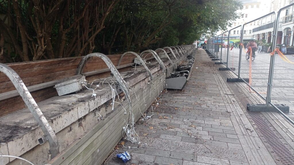 Benches Scrapped in Brighton’s New Road Crackdown on Antisocial Behaviour – UKNIP