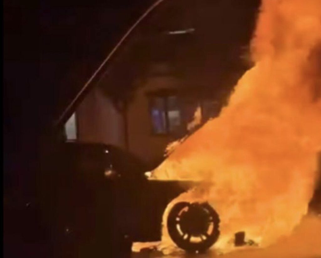 Blazing Car Sparks Drama on The Highway – UKNIP