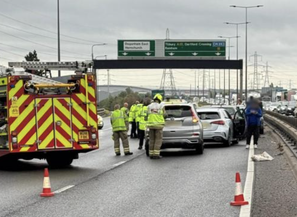 Chaos on the A13: Nine-Vehicle Smash Brings Traffic to Standstill – UKNIP