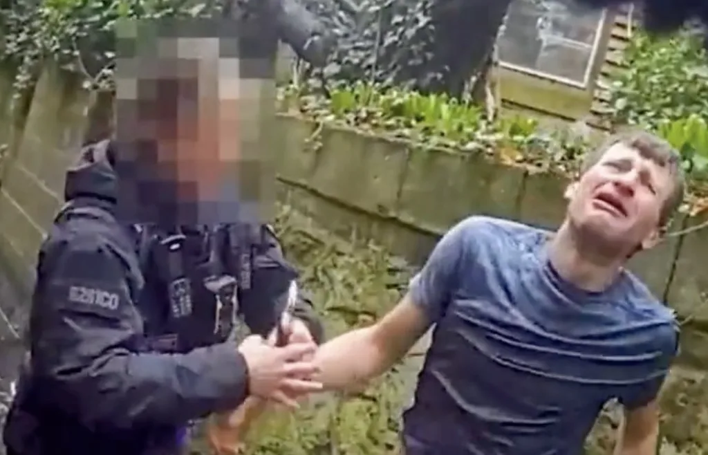 Criminalâ€™s Rooftop Getaway Busted by Tenacious Police Dog