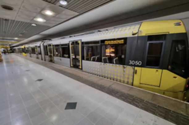 Tram Derails at Manchesterâ€™s Piccadilly Stop â€“ No Injuries