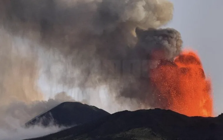 Double Eruption Chaos: Mount Etna and Stromboli Volcanos Bring Sicily to Standstill with Catania Airport Closure