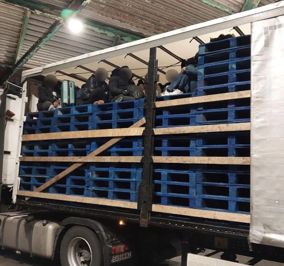Five Arrested in Plot to Smuggle 23 Migrants Out of UK