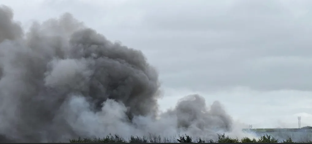 Massive Gunthorpe Blaze Rages on Peck Lane â€“ Firefighters Urge Locals to Avoid Area Amid Strong Winds and Thick Smoke