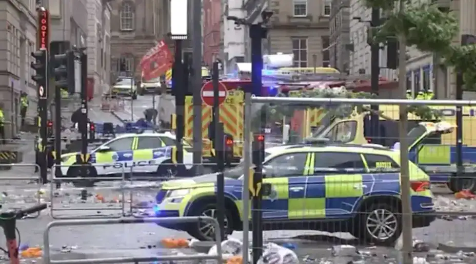 Liverpool Parade Horror: 4 Children Injured, 27 Taken to Hospital After Car Hits Crowd — Council Leader Says Day “Cast in Dark Shadow”